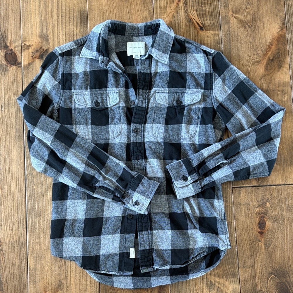 American Eagle Outfitters Black & Gray Plaid Button-Up